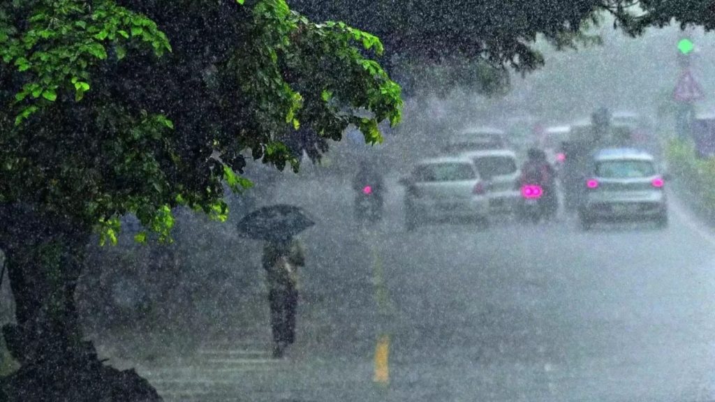 Heavy Rains Lash Eastern UP; CM Yogi Reviews Flood Preparedness Amid Rising River Levels